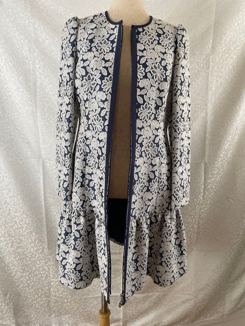 【1/6迄初売り値下げ】ジャガードレース刺繍花柄フリルコートパフスリーブ