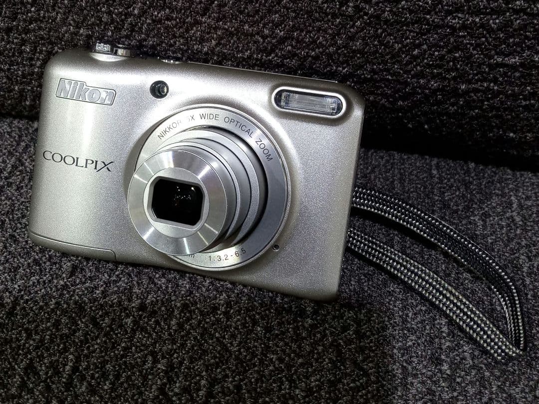 Nikon　COOLPIX L28　コンパクトデジタルカメラ　SDカードポーチ付