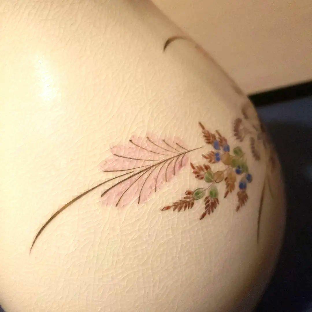 薩摩焼 十五代沈壽官作(ちんじゅかん)白薩摩九寸花瓶 本金秋草