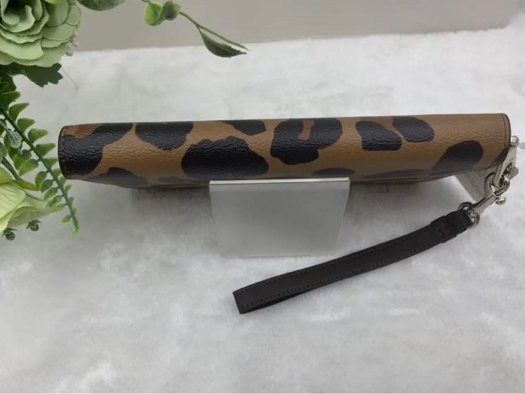 新品未使用コーチ長財布ヒョウ柄ラウンドファスナーレディースメンズ送料無料即日発送