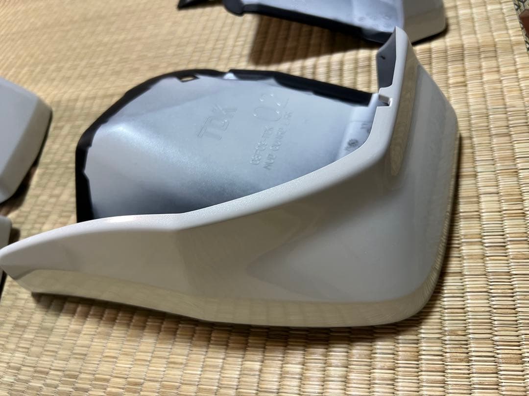 Honda フリードGB5〜8用マッドガード一台分！美品！プラチナホワイトパール