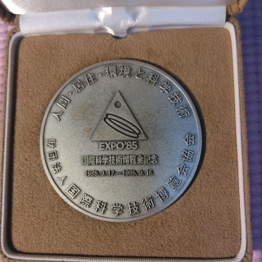 2枚組　1982年 500円白銅貨発行記念銀メダルなど