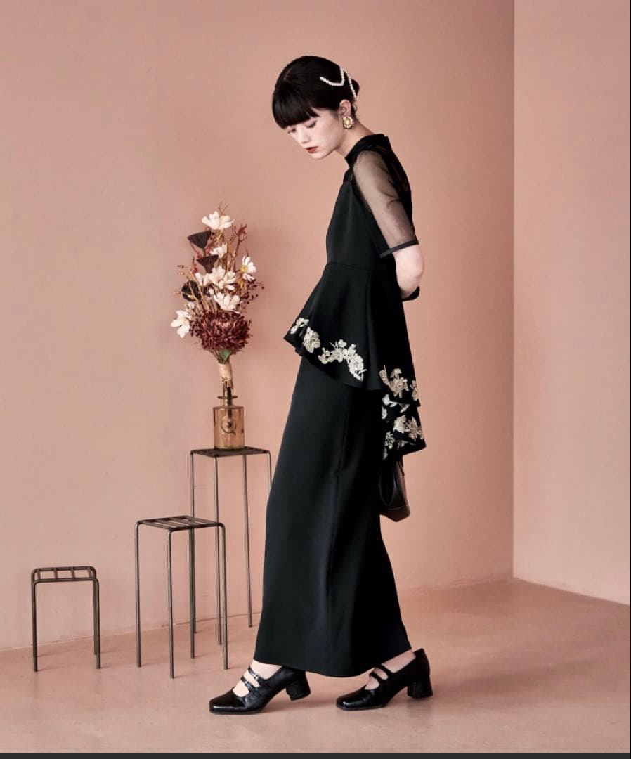 【美品】刺繍ペプラムビスチェ＆Iラインドレスセットアップ　ブラック