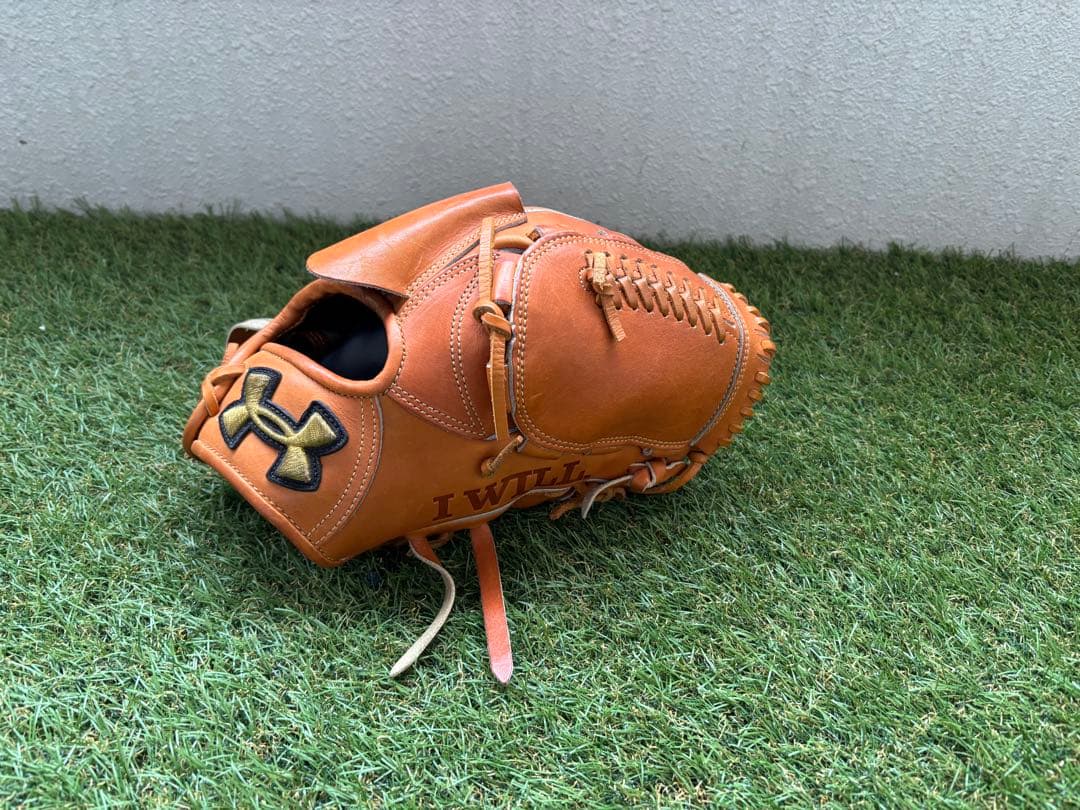 UNDER ARMOUR アンダーアーマー　一般軟式用右投げ用　QBB0242