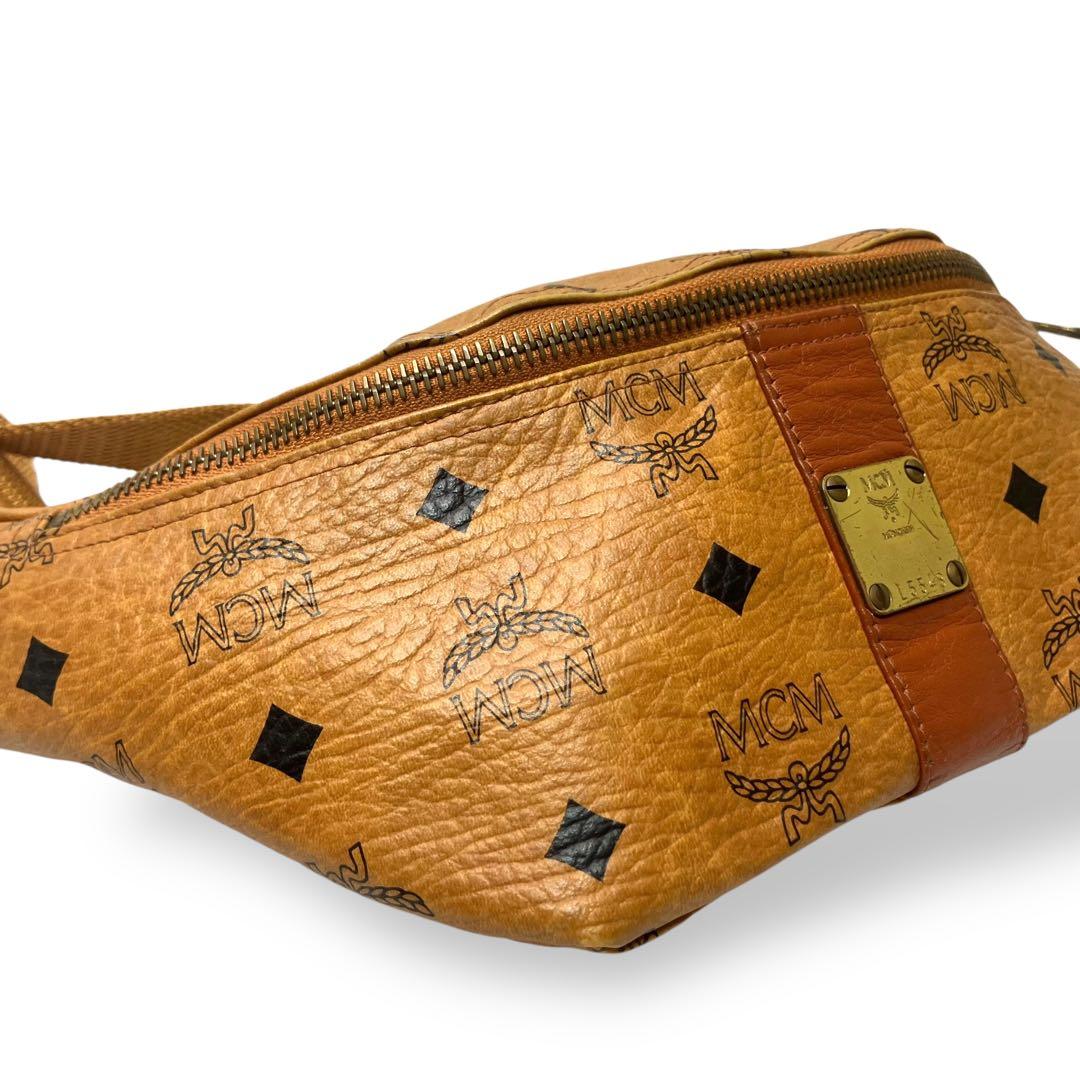 【美品】MCM エムシーエム　ボディバッグ　レザー　ヴィセトス柄　コニャック