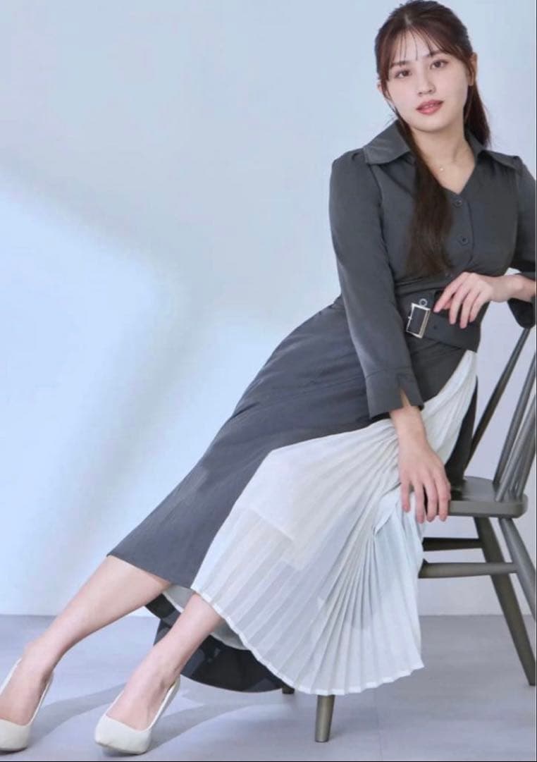 overE シャツプリーツワンピース25SS チャコール　U65