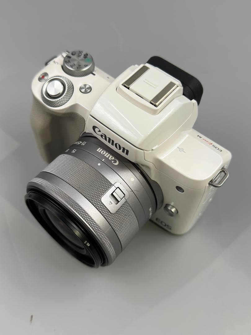 ☆Canon EOS Kiss M ホワイト EOSKISSMWH-BODY