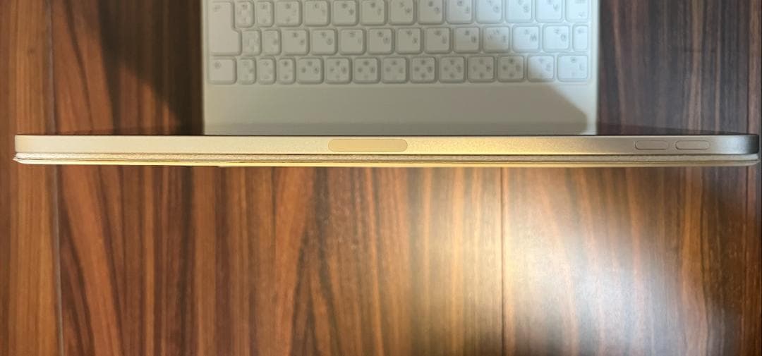 10.9インチiPad Air(第5世代)_Magic Keyboard付き