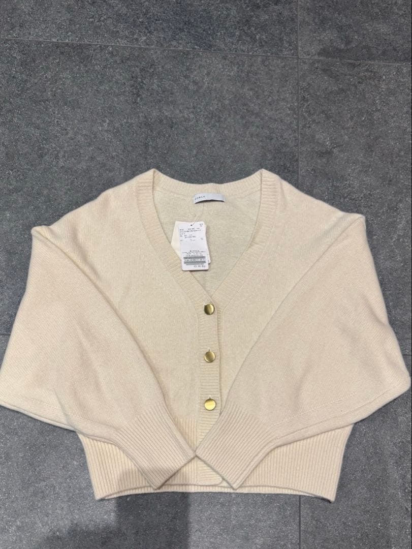 新品未使用タグ付き　NOBLE カシミヤ混Vネックパフスリーブカーディガン　白