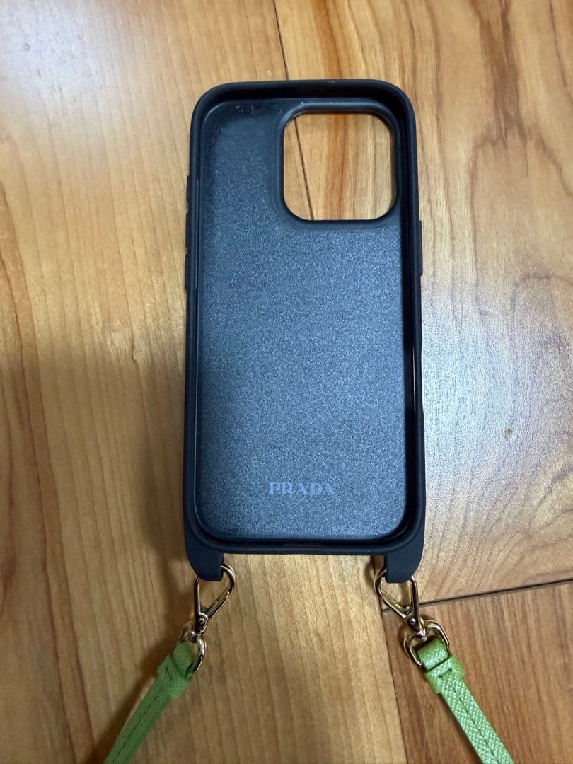 PRADA ストラップ付きケース ライトグリーン　iPhone16pro