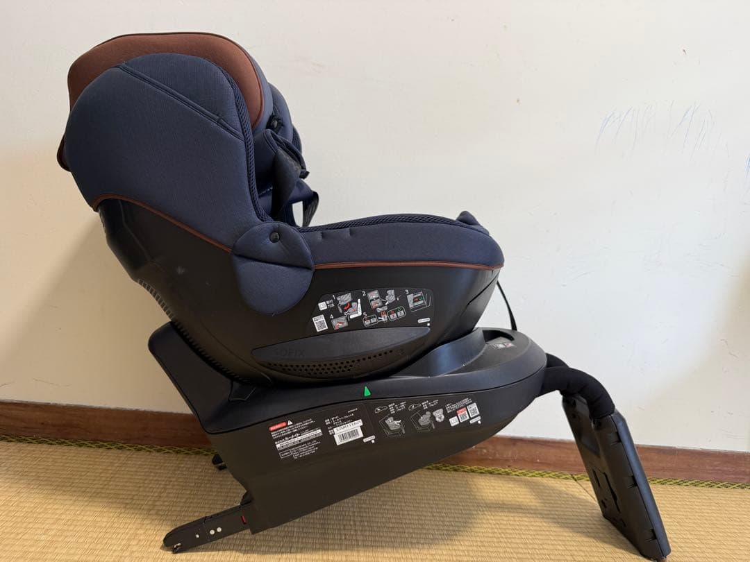 美品　AILEBEBE ネイビー チャイルドシート