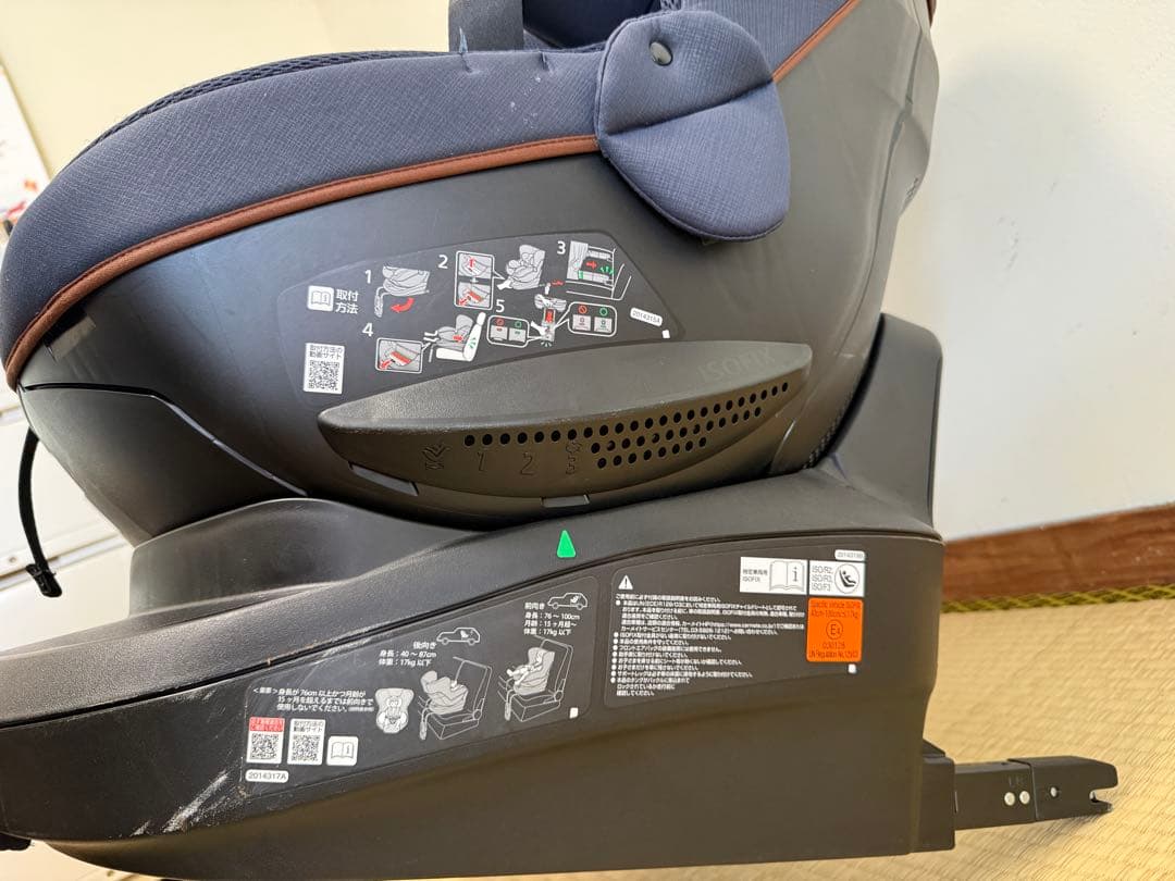美品　AILEBEBE ネイビー チャイルドシート
