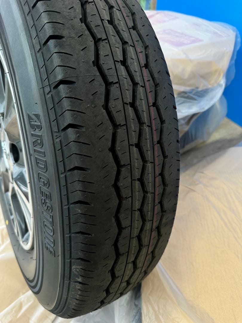 ★新車取り外し★新品タイヤ★ハイエースアルミホイール4本