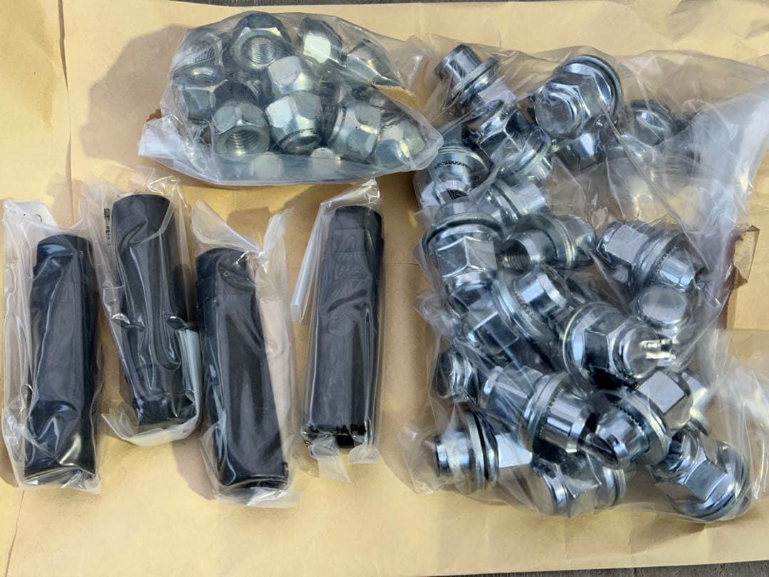 ★新車取り外し★新品タイヤ★ハイエースアルミホイール4本