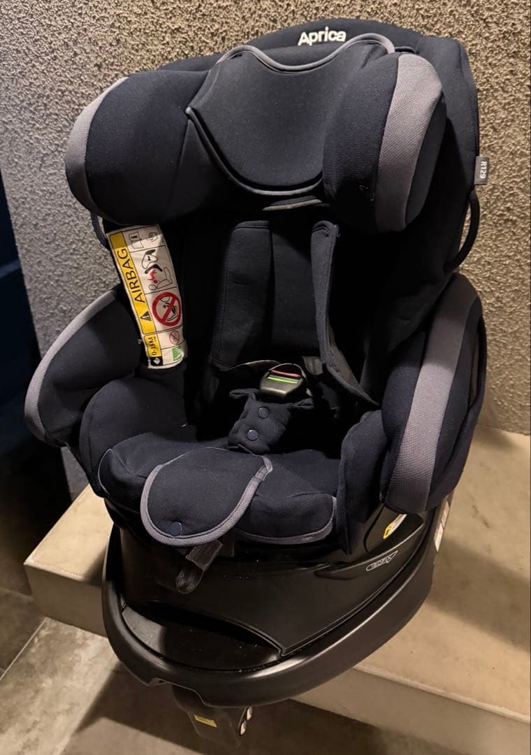 アップリカ　チャイルドシート　フラディアプラスライト