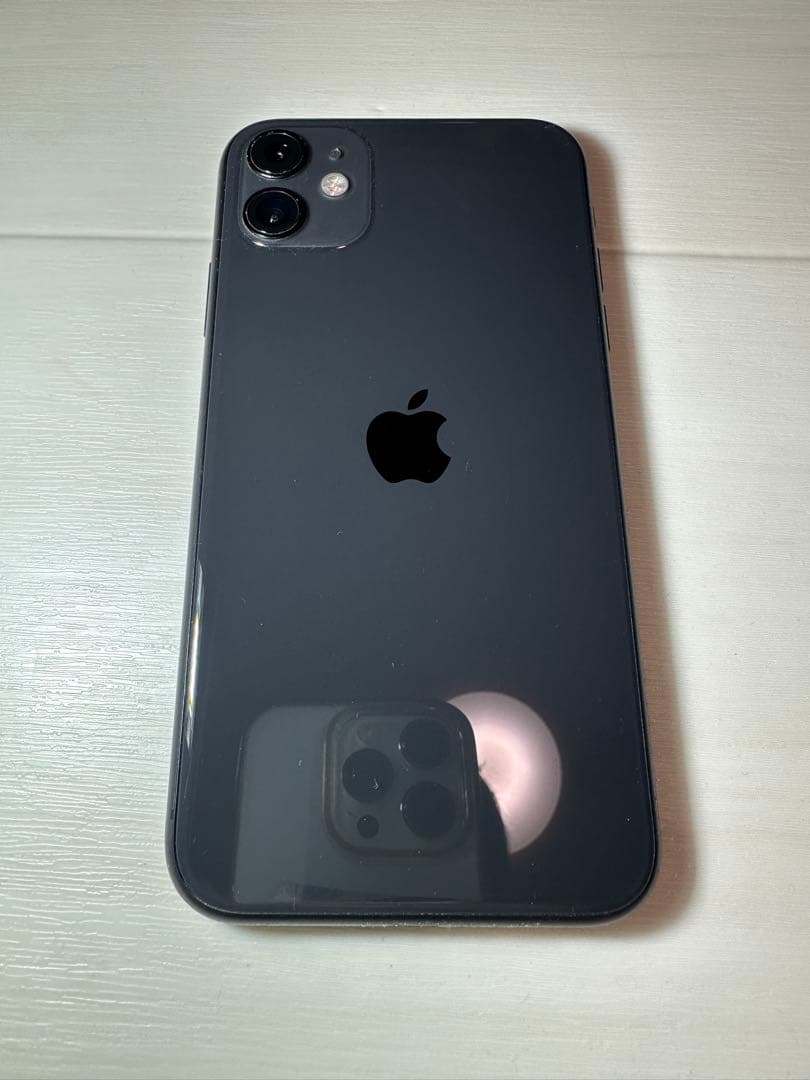 iPhone 11 64GB ブラック au バッテリー90% 美品