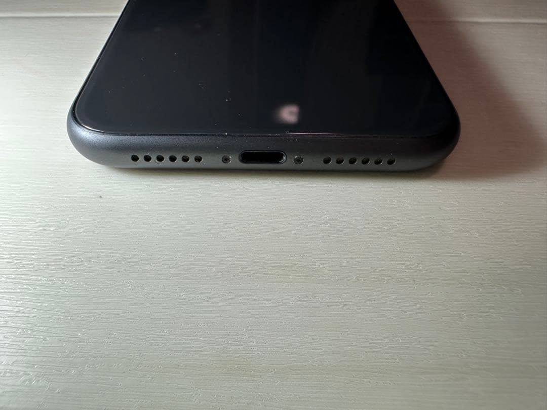 iPhone 11 64GB ブラック au バッテリー90% 美品