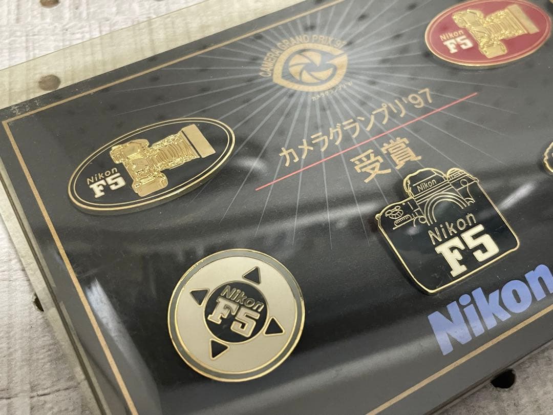 希少品 Nikon ニコン F5 カメラグランプリ'97受賞 ピンバッジセット