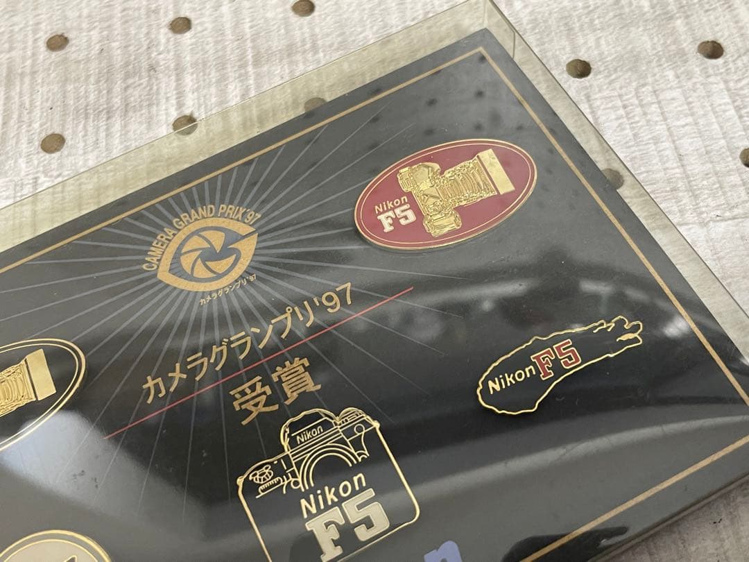 希少品 Nikon ニコン F5 カメラグランプリ'97受賞 ピンバッジセット