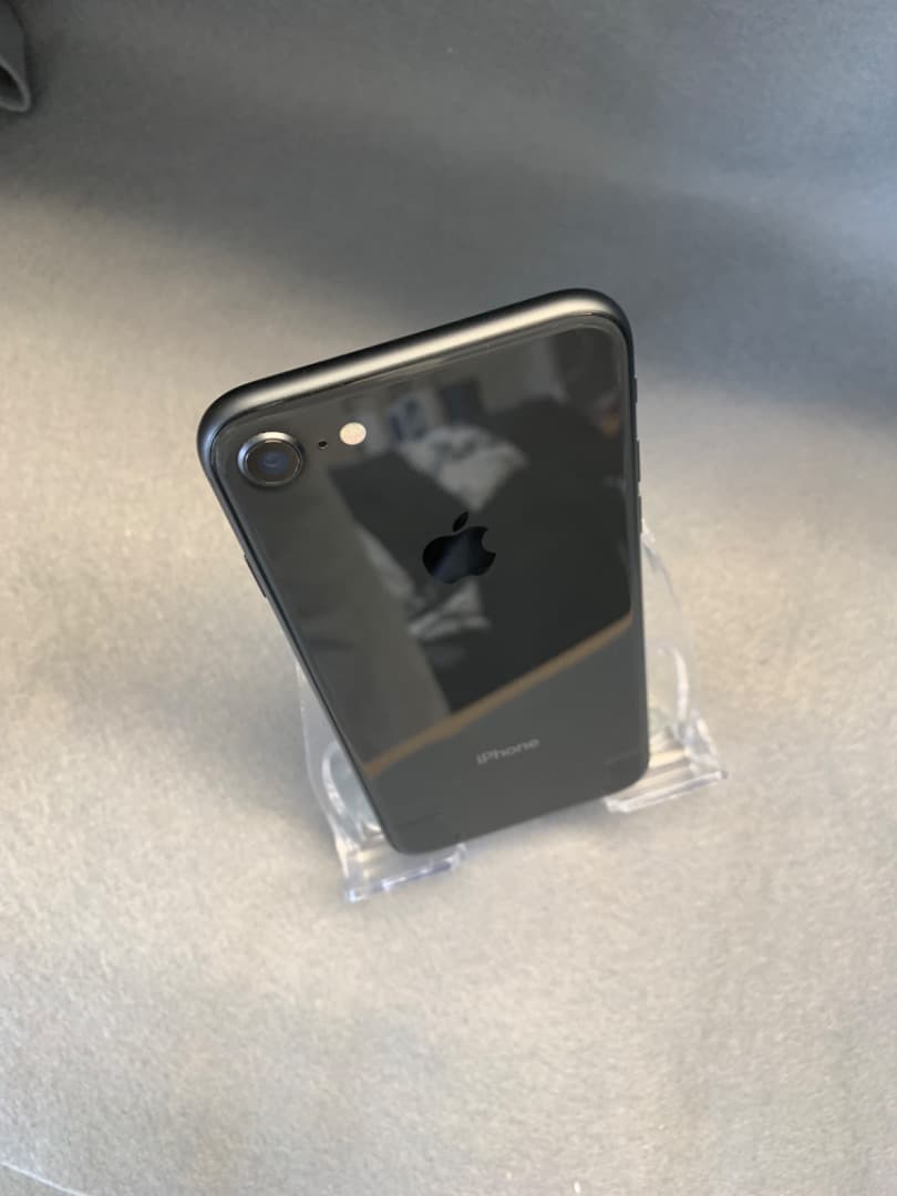 美品 国内版 SIMフリー iPhone8 64GB スペースグレイ色