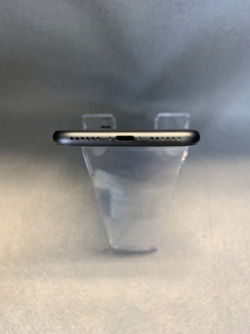 美品 国内版 SIMフリー iPhone8 64GB スペースグレイ色