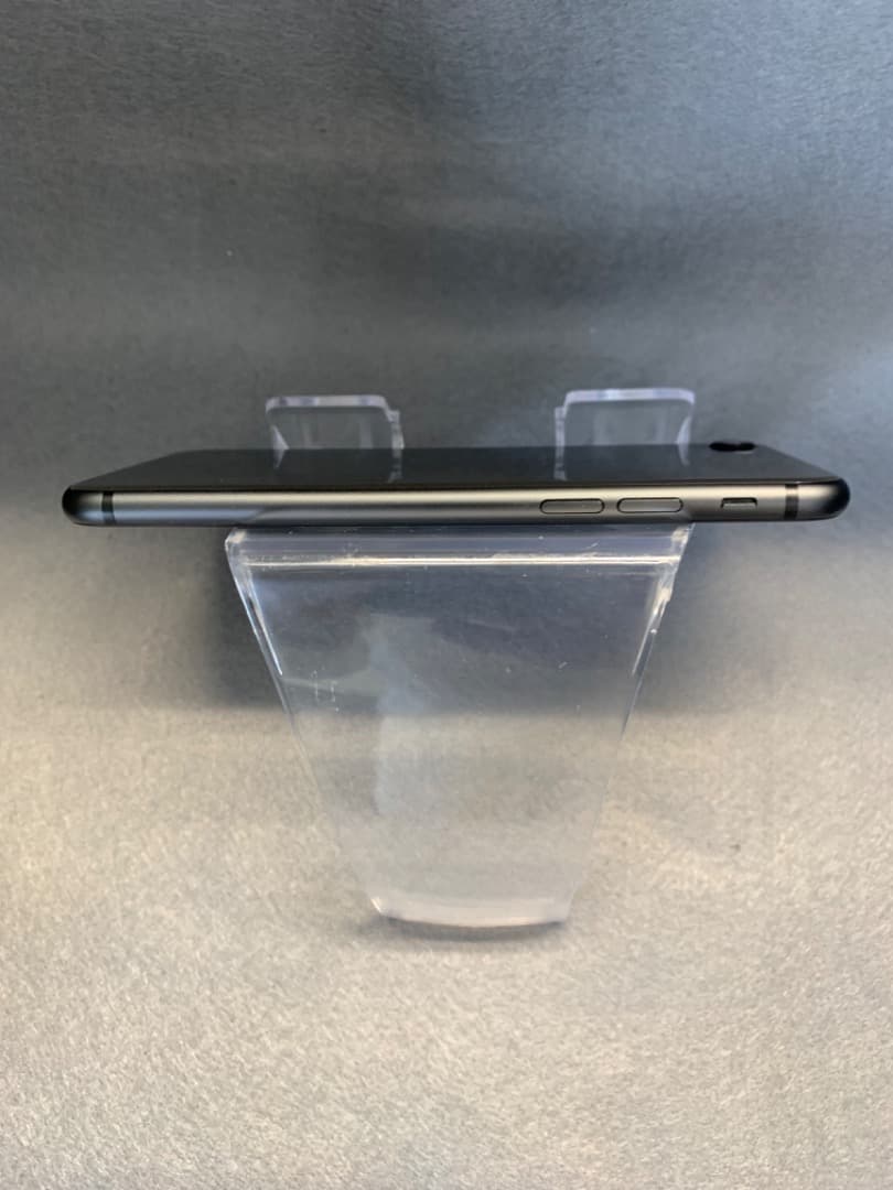 美品 国内版 SIMフリー iPhone8 64GB スペースグレイ色