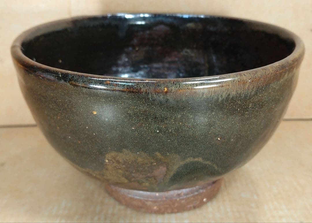 obaba【本物保証】金城次郎 黒釉流シ茶碗 共箱 栞 人間国宝 美品