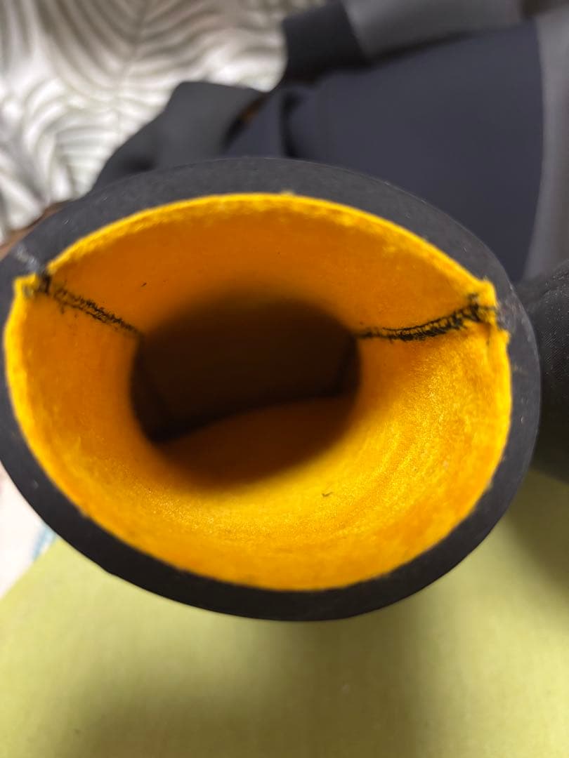 セミドライ　５×３㎜　未使用品　ウェットスーツ　ＬＢ