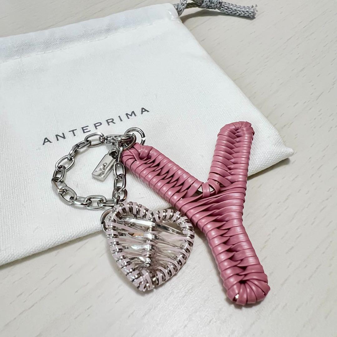 【新品未使用】ANTEPRIMA ピンク Y字型チャーム