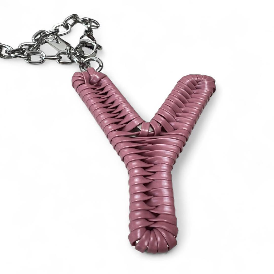 【新品未使用】ANTEPRIMA ピンク Y字型チャーム