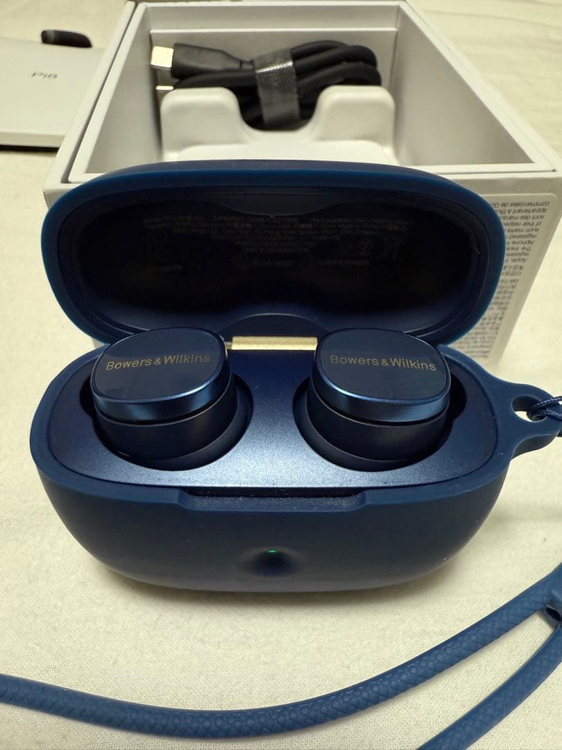 8回使用Bowers & Wilkins Pi8 ミッドナイト・ブルー ケース付