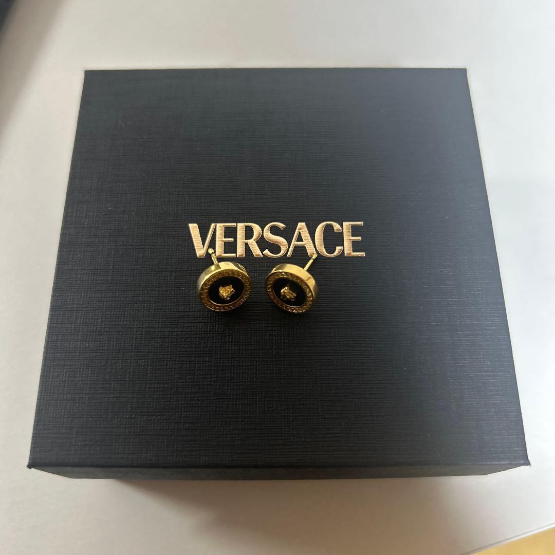VERSACE ゴールド ピアス(両耳用)