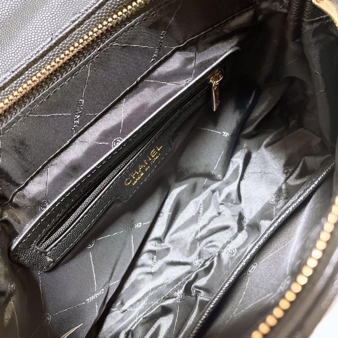 CHANEL MAKEUP キルティングチェーンショルダバック