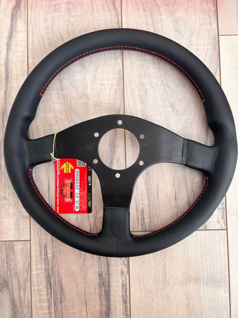 MOMO ステアリングチューナー　32φ BK T-13 取扱説明書付き