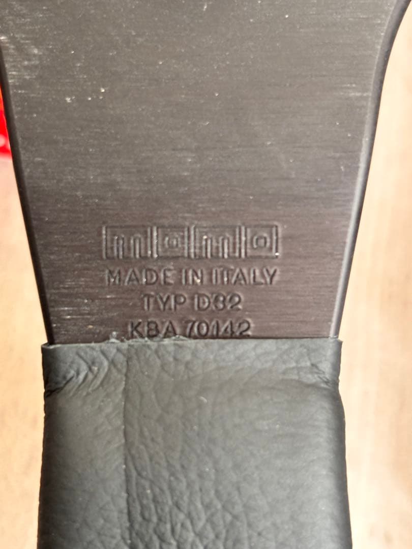 MOMO ステアリングチューナー　32φ BK T-13 取扱説明書付き