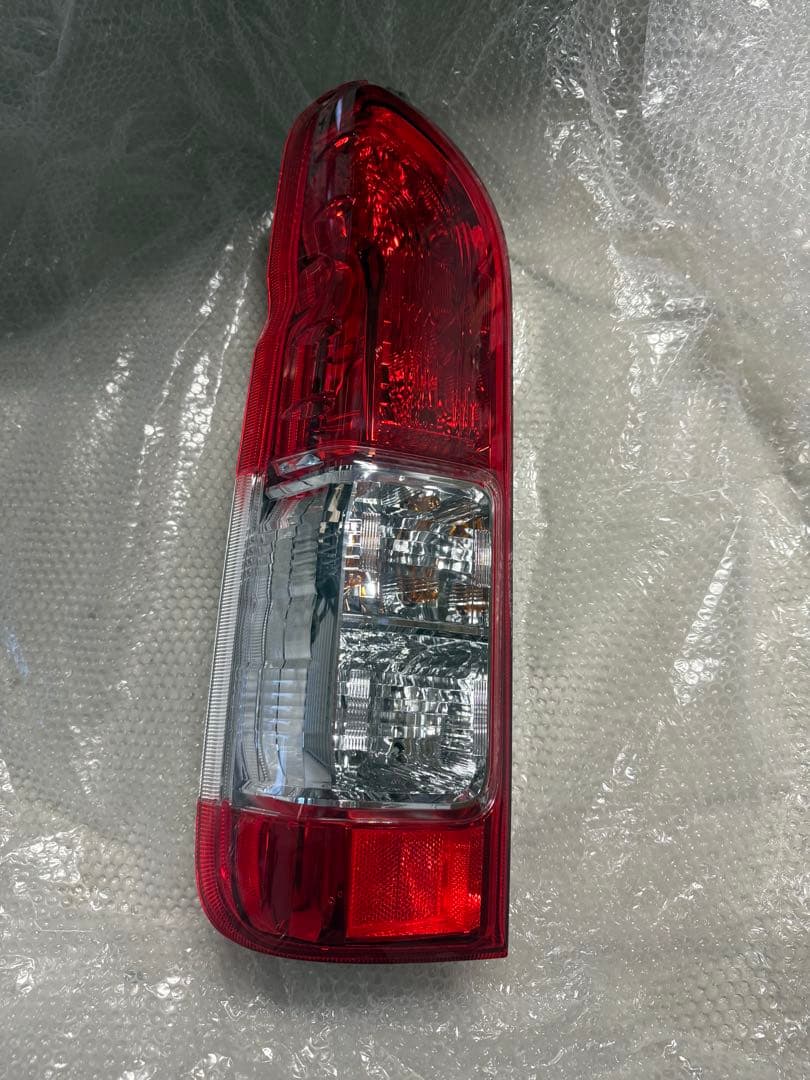 【新品】ハイエース7型純正テールランプ 左右セット