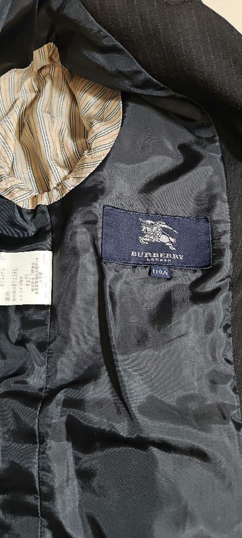 バーバーリー　キッズ ブラックストライプスーツ 110cm