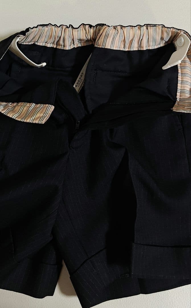 バーバーリー　キッズ ブラックストライプスーツ 110cm