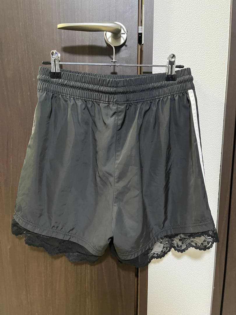 adidas レース トリム スリーストライプス ショーツ ショートパンツ