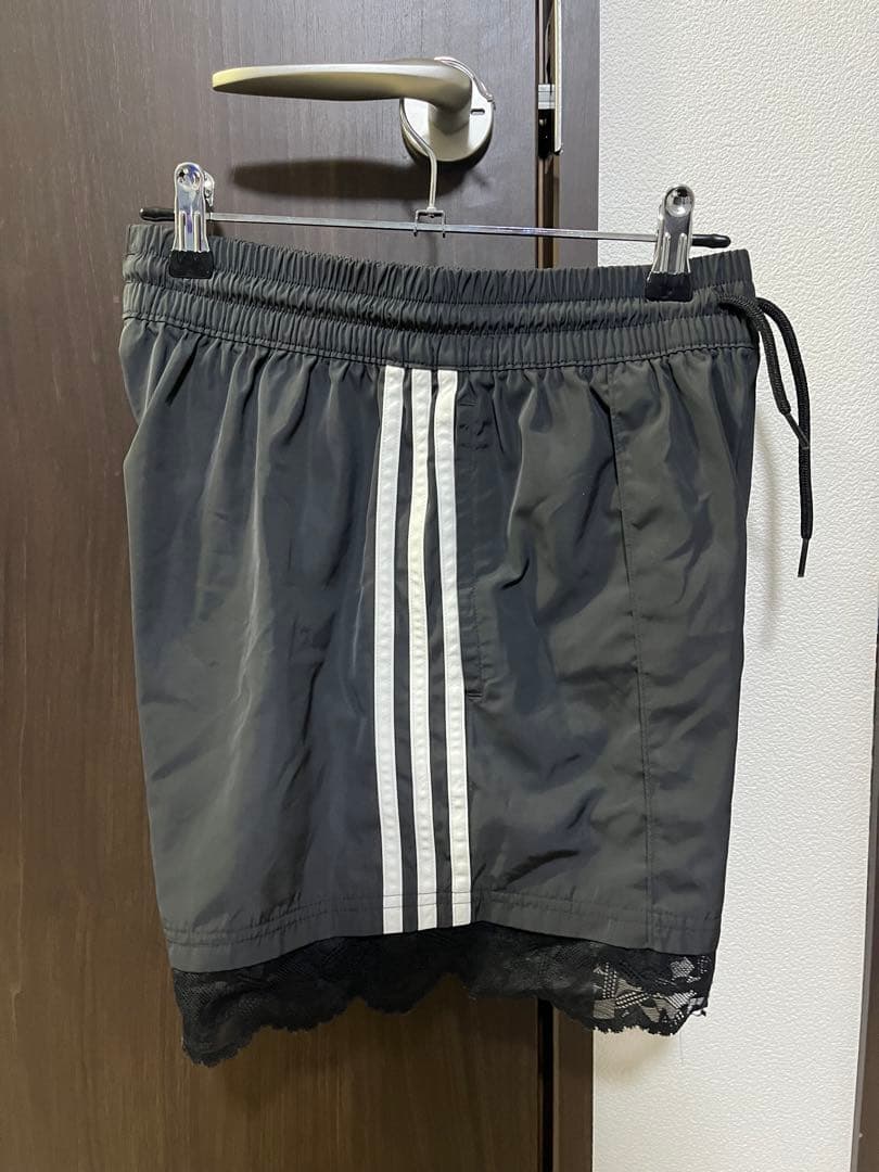adidas レース トリム スリーストライプス ショーツ ショートパンツ