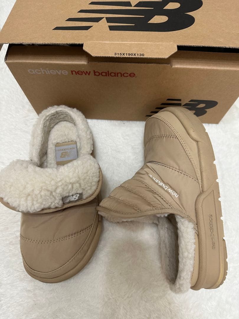 NEW BALANCE ニューバランス　スリッパ　クロックス　ふわふわ靴