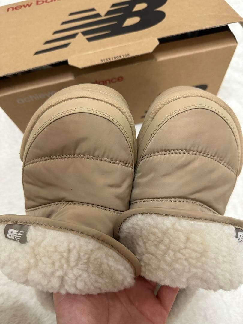 NEW BALANCE ニューバランス　スリッパ　クロックス　ふわふわ靴