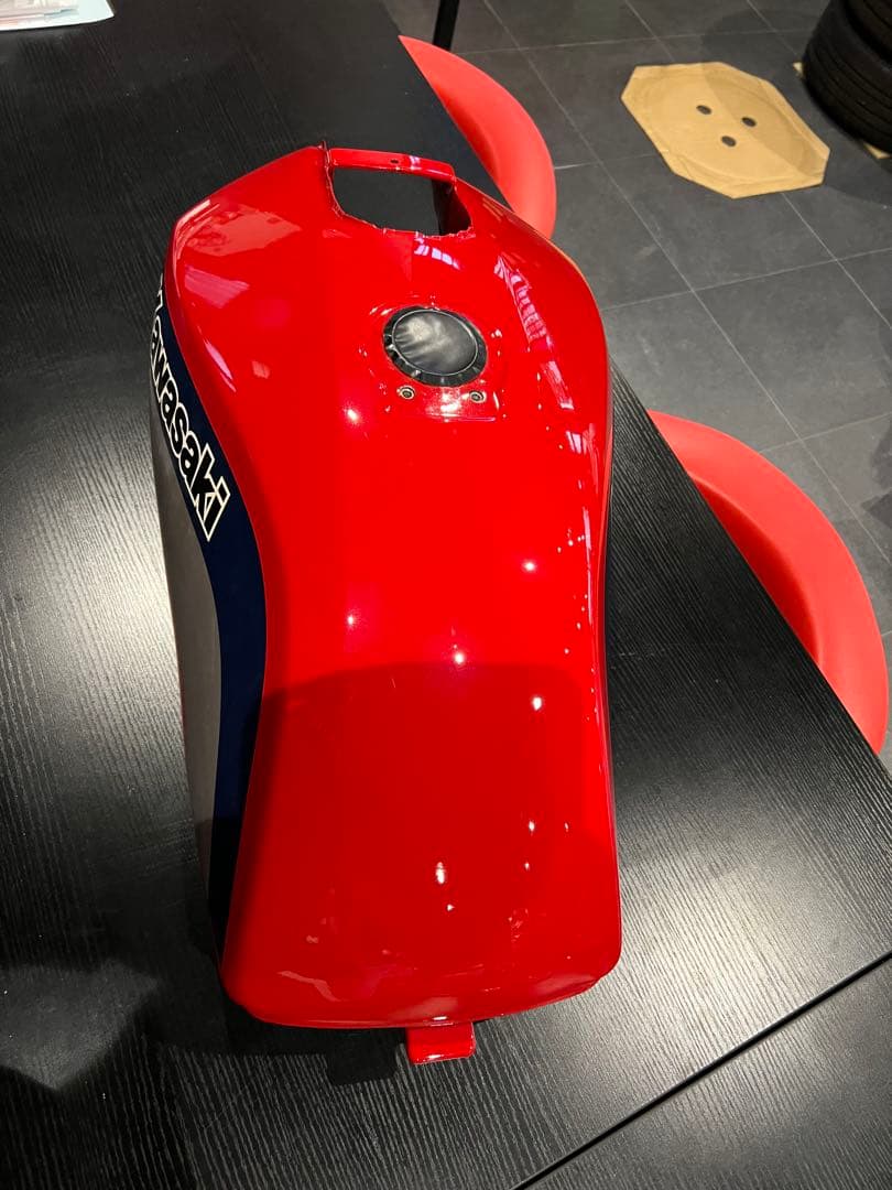 Kawasaki GPZ400 新品燃料タンク