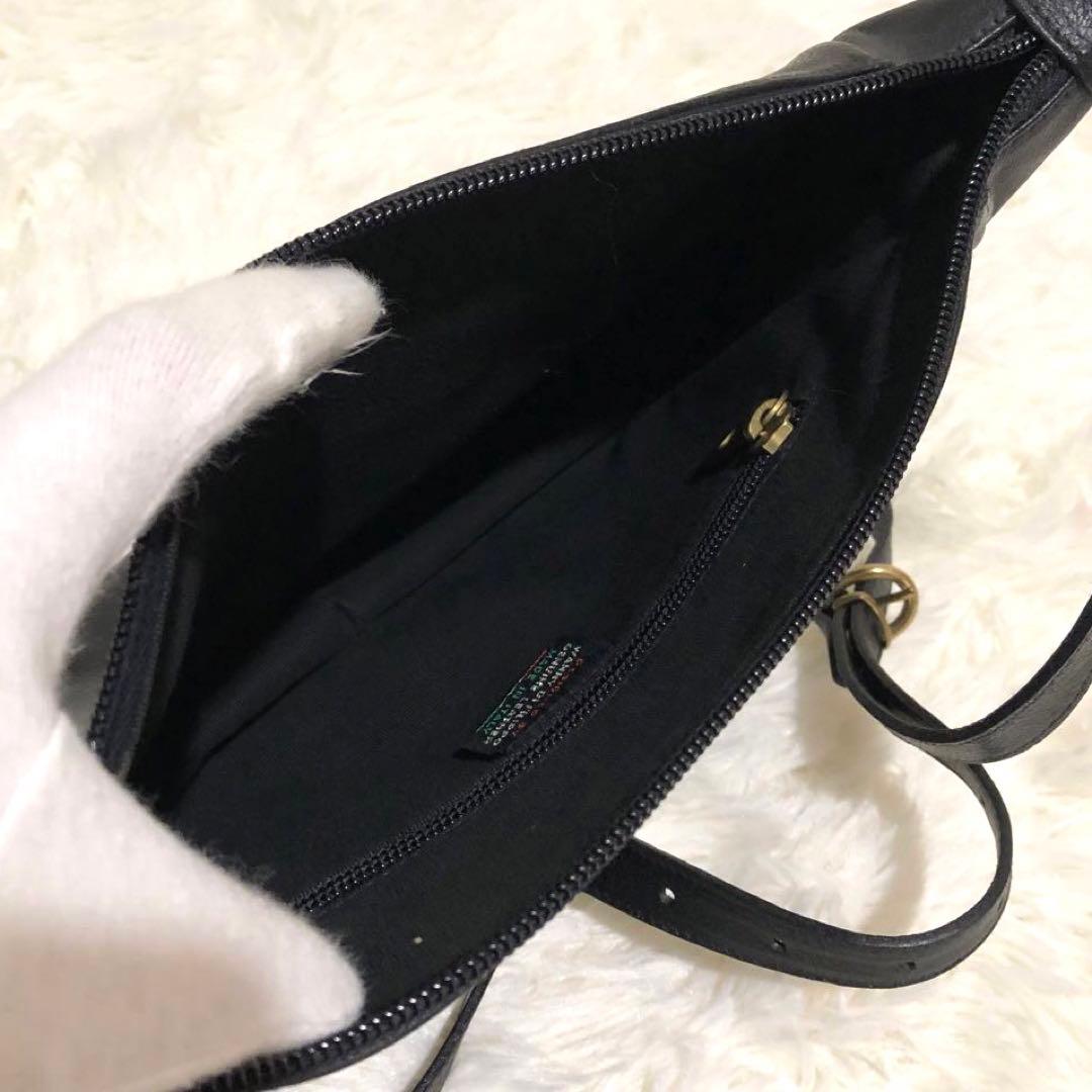 イルビゾンテ ショルダーバッグ　レザー ブラック