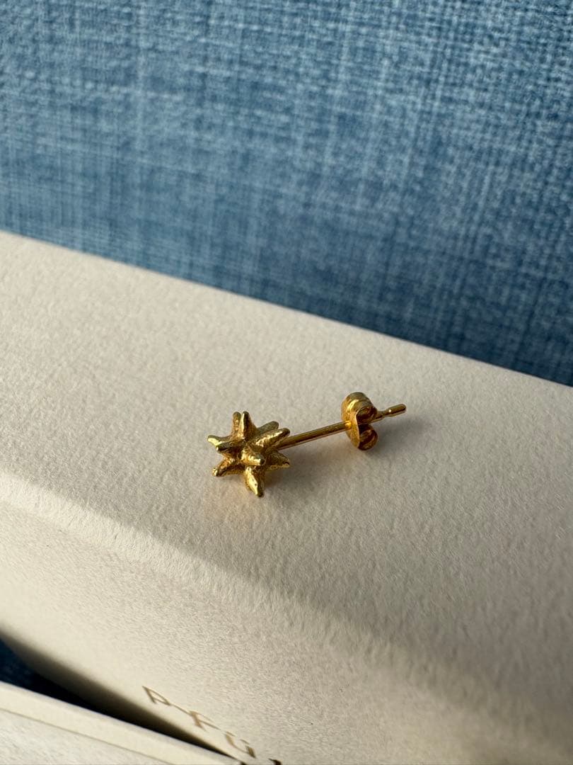 プフッツェpfutze花粉 pollen シングル ピアス18k 中古美品