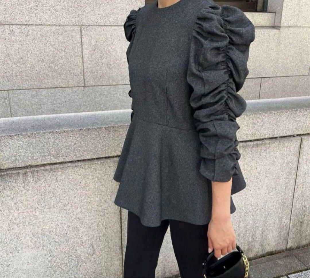 【新品未使用タグ付き】Heve シャーリングペプラムトップス