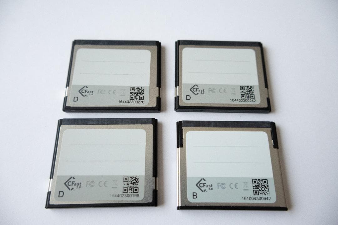 SanDisk CFast2.0カード 128GB x3, 64GB x1