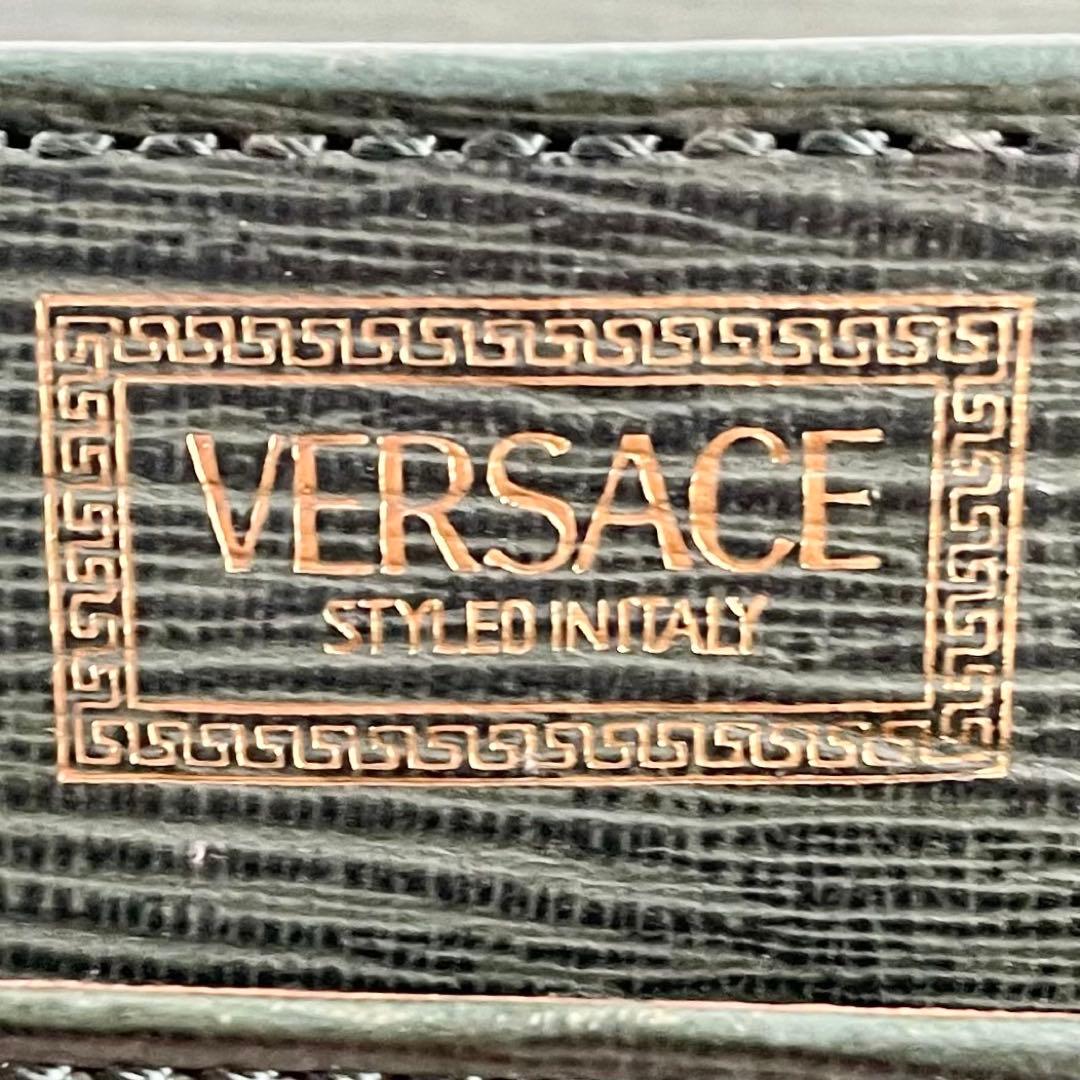 美品 ヴェルサーチ レザー ビジネスバッグ ロゴ型押し ファスナー グリーン