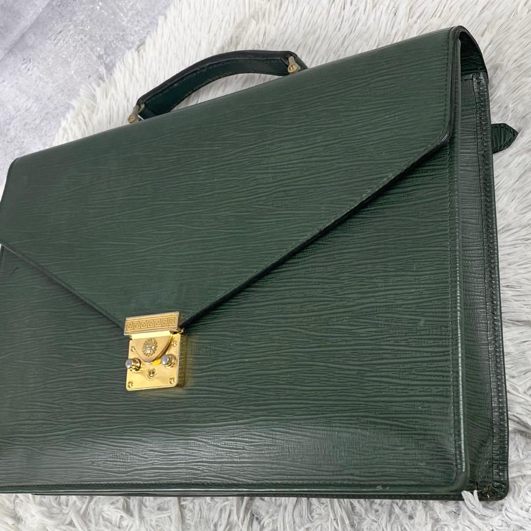 美品 ヴェルサーチ レザー ビジネスバッグ ロゴ型押し ファスナー グリーン