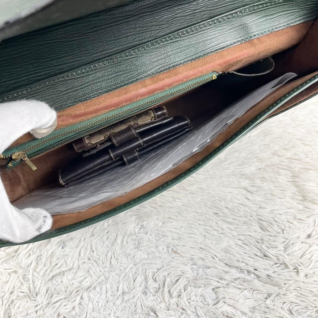 美品 ヴェルサーチ レザー ビジネスバッグ ロゴ型押し ファスナー グリーン